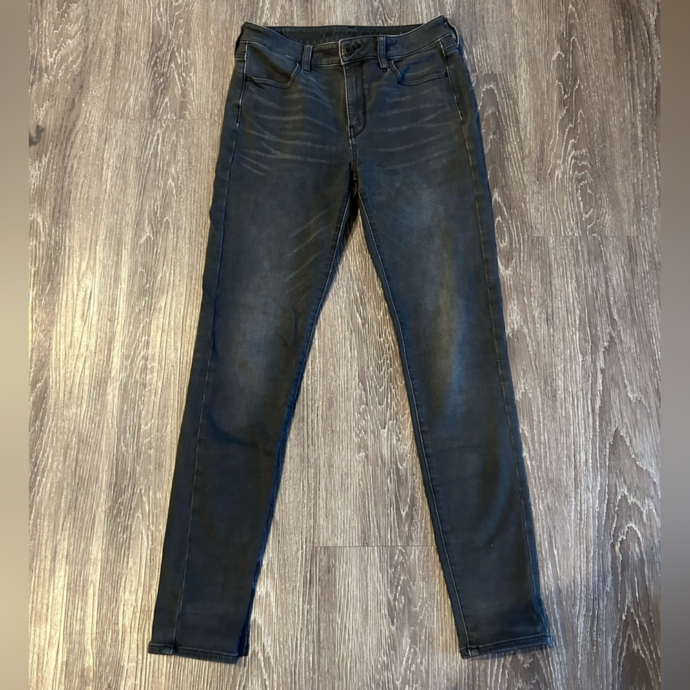 Women’s size 10 black skinny jeans. Brand American Eagle.